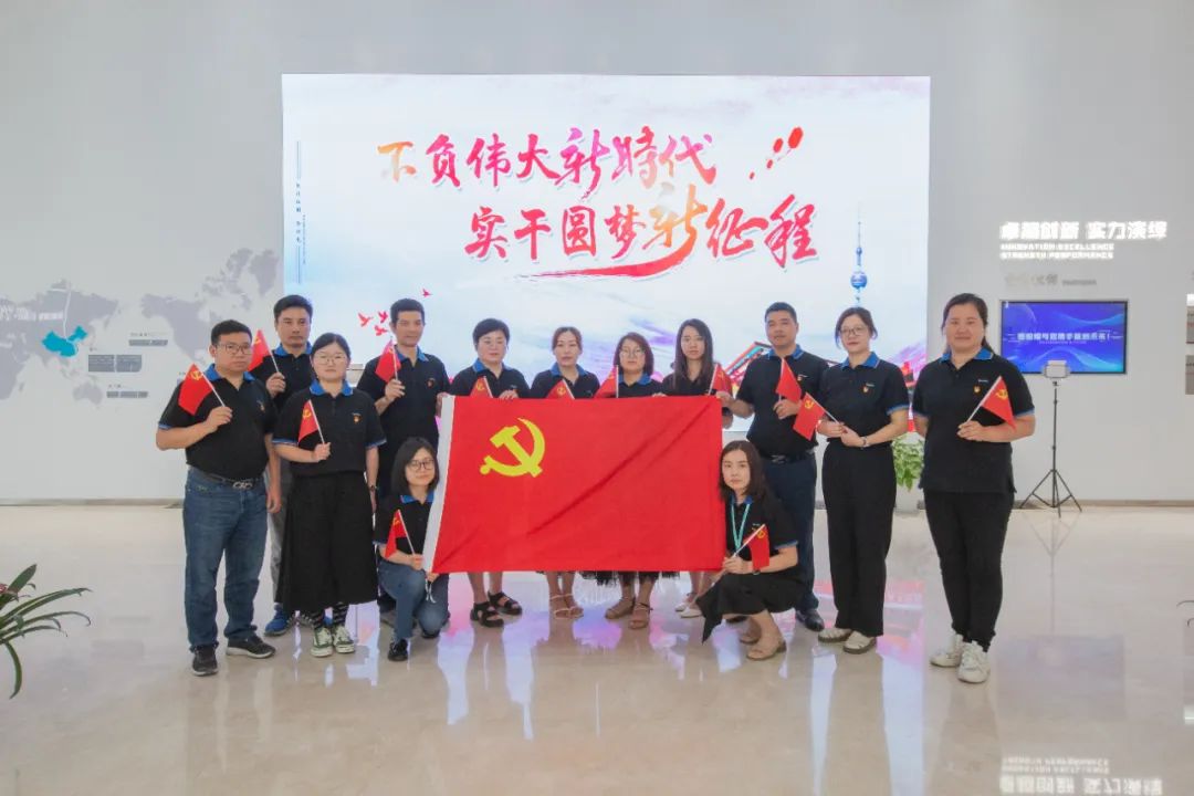 堅(jiān)定理想信念、傳承奮斗精神